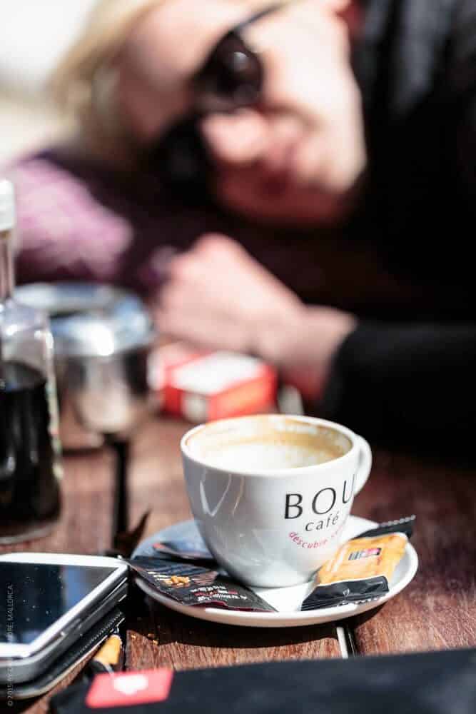 Photographer Mallorca - Enjoying a coffee after an early start of a working day