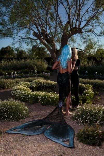 Photographer Mallorca Preparing the mermaid for the photo shoot